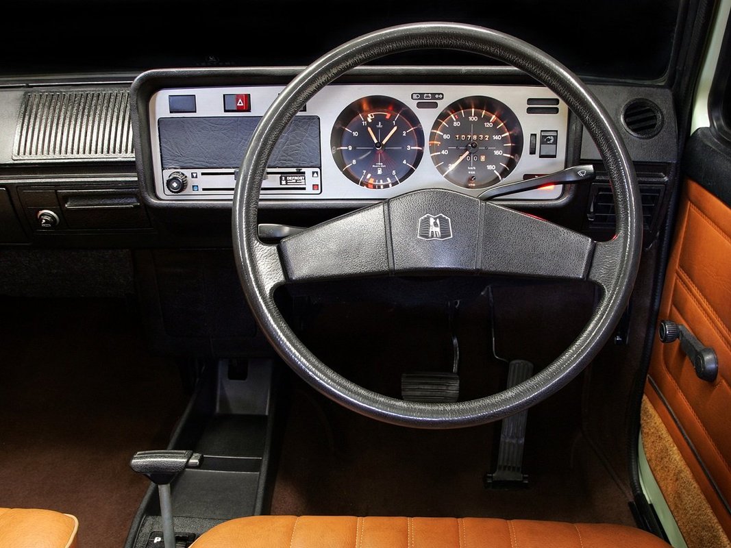 C__Data_Users_DefApps_AppData_INTERNETEXPLORER_Temp_Saved Images_volkswagen-golf-mk1-interior.jpg