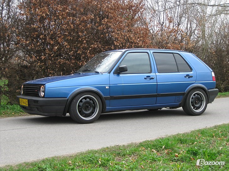 2178735-vw-golf-2-1_6-gtd-solgt.jpg