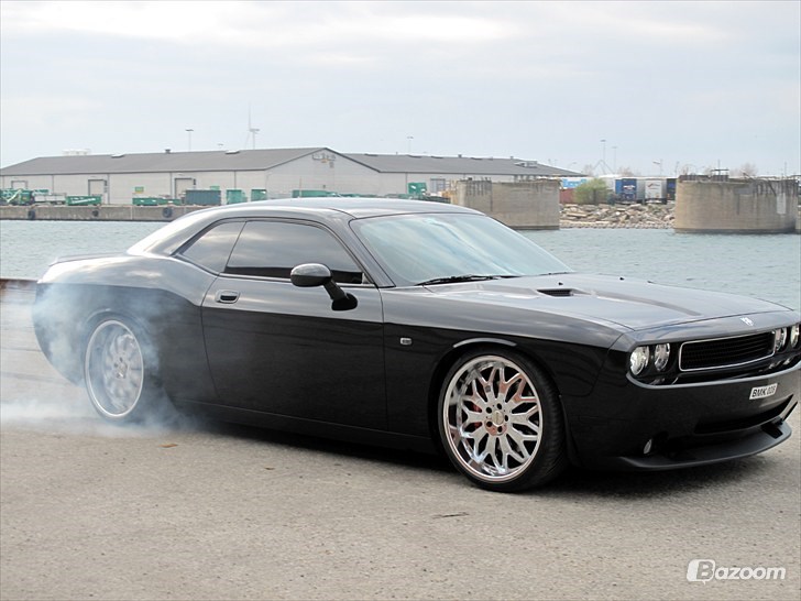 1772263-dodge-challenger-srt8.jpg