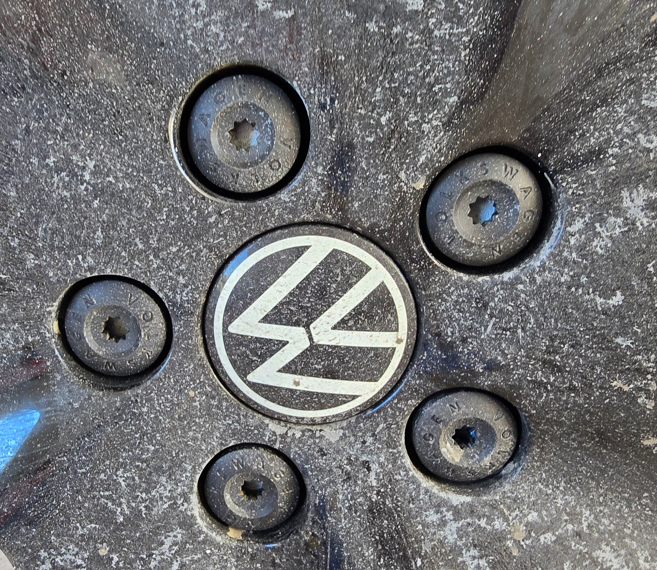 17 forhjul bolte.png