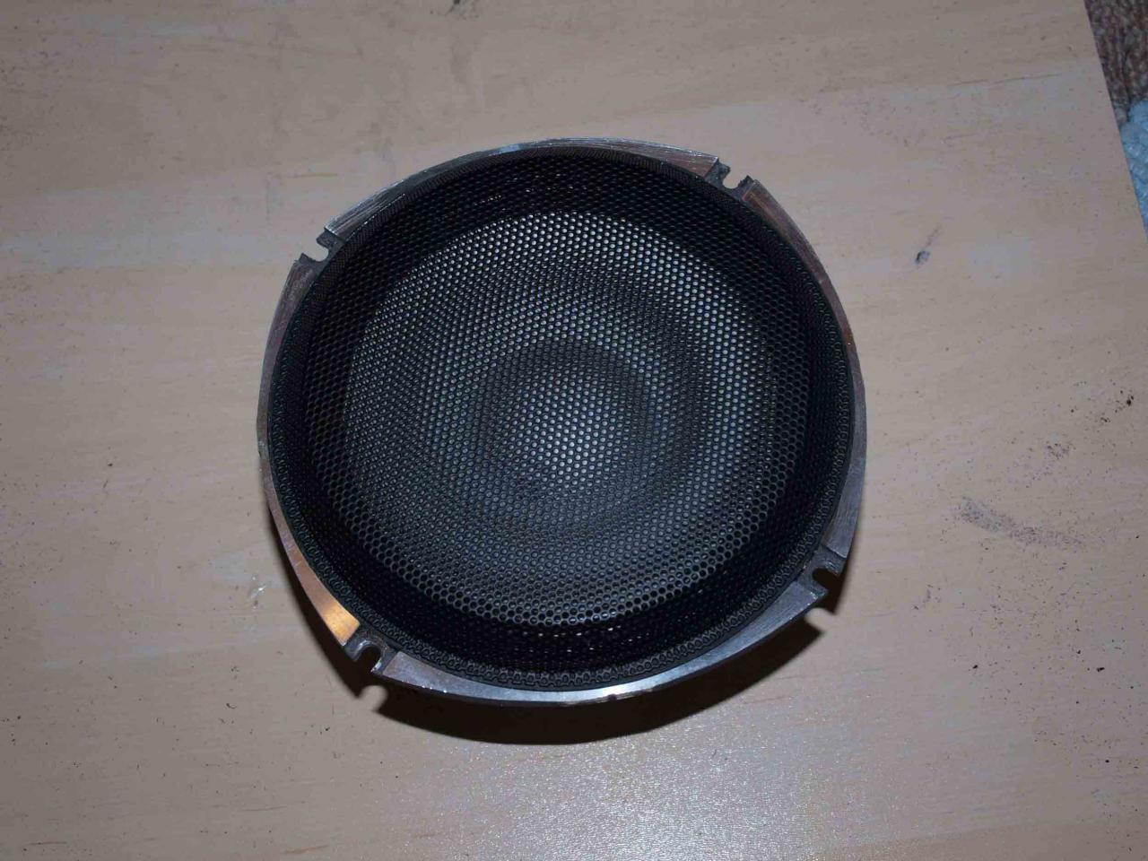 9. Beskyttelsesgitter placeret på enheden.JPG