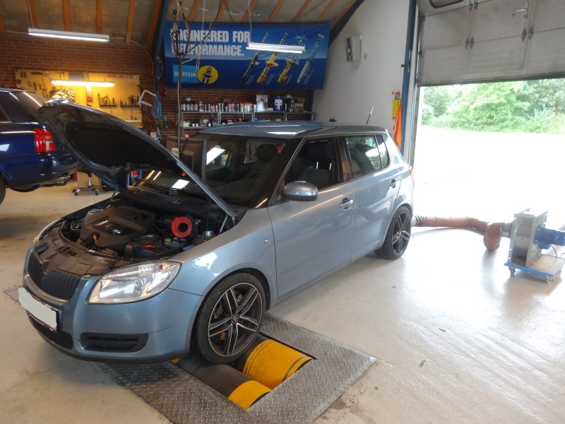 DSC00555 (Custom).JPG